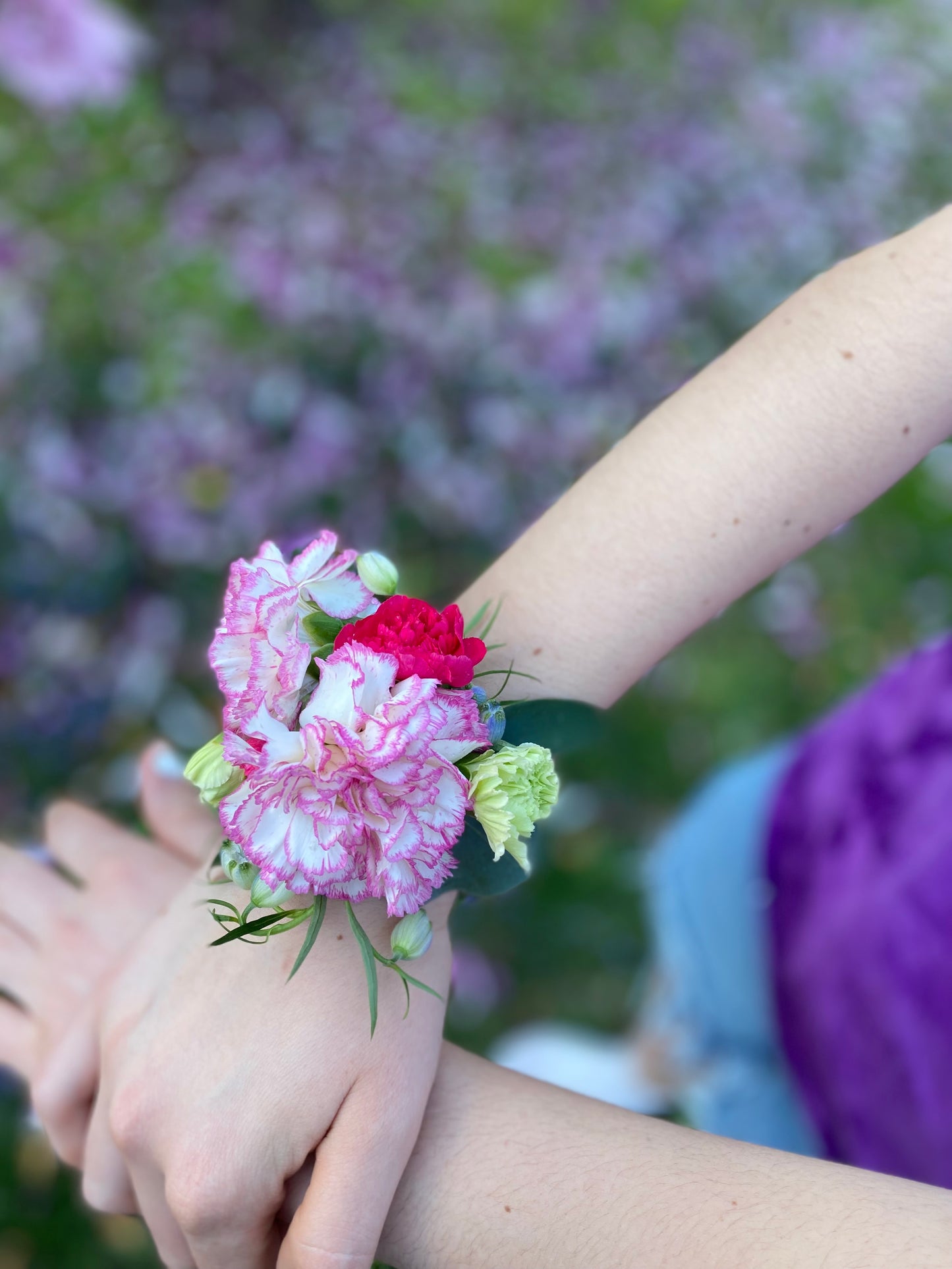 Prom corsage - traditional wrist size medium