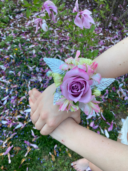 Prom corsage - traditional wrist size medium