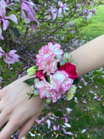Prom corsage - traditional wrist size medium